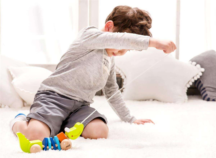 Zabawka Drewniana Classic World Krokodyl Z Dźwiękami Do Ciągania Ze Sznureczkiem