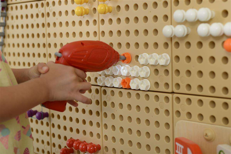 Zestaw Narzędzia Z Wkrętarką 8 Elementów - Tablica Naukowo-Kreatywna Masterkidz STEM