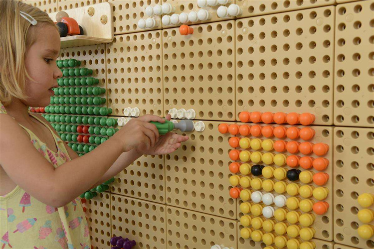 Zestaw Narzędzia Z Wkrętarką 8 Elementów - Tablica Naukowo-Kreatywna Masterkidz STEM