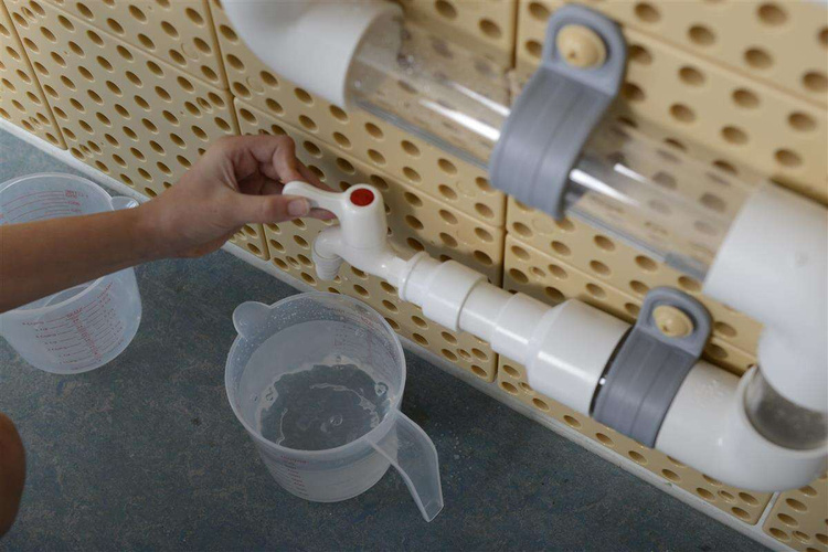 Zestaw Hydrauliczny Do Budowania Systemów Rur - Tablica Naukowo-Kreatywna Masterkidz STEM