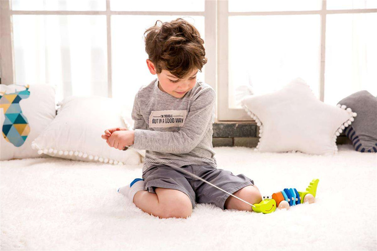 Zabawka Drewniana Classic World Krokodyl Z Dźwiękami Do Ciągania Ze Sznureczkiem